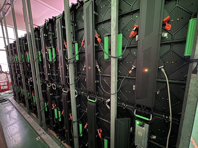 P2.976 LED租賃屏工廠測(cè)試實(shí)拍-嚴(yán)苛質(zhì)檢流程揭秘 | 華邦瀛 P2.976 LED租賃屏工廠測(cè)試實(shí)拍-嚴(yán)苛質(zhì)檢流程揭秘 | 華邦瀛